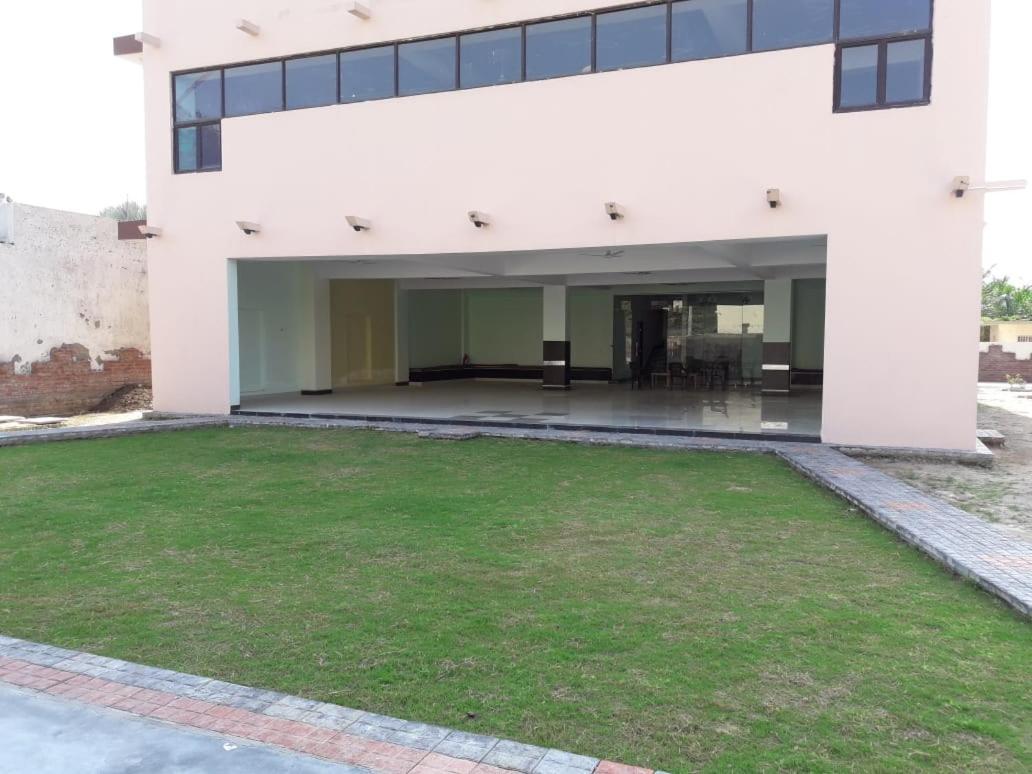 Yog Bhawan Aparthotel Greater Noida Exterior photo
